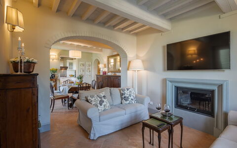 Villa Chiara: Zimmer, Wohnzimmer, Eigentum, Möbel, Gebäude, Interior Design, Decke, Zuhause, Fussboden, Grundeigentum