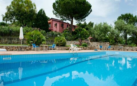 Villa Ivoni: Schwimmbad, Eigentum, Freizeit, Wasser, Gebäude, Grundeigentum, Haus, Urlaub, Villa, Estate