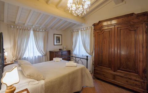 Villa Ginestra: Schlafzimmer, Zimmer, Möbel, Bett, Eigentum, Bettdecke, Interior Design, Bettrahmen, Decke, Suite