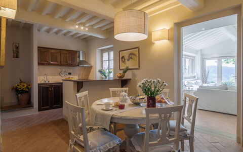 Villa Ginestra: Zimmer, Decke, Eigentum, Esszimmer, Möbel, Interior Design, Gebäude, Fussboden, Tabelle, Haus