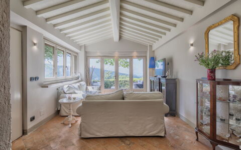 Villa Ginestra: Decke, Zimmer, Eigentum, Gebäude, Interior Design, Möbel, Fussboden, Haus, Zuhause, Estate