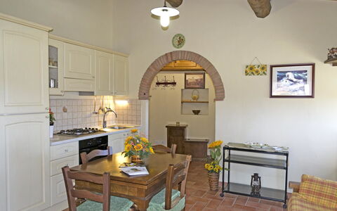 Casa Cristina: Zimmer, Eigentum, Möbel, Decke, Gebäude, Interior Design, Küche, Gelb, Haus, Fussboden