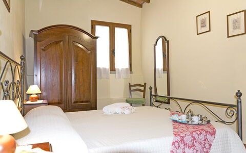 Casa Cristina: Schlafzimmer, Zimmer, Bett, Eigentum, Möbel, Bettrahmen, Bettdecke, Gebäude, Interior Design, Suite