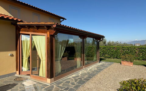 Villa Mira: Schatten, Outdoor Struktur, Blumentopf, Veranda, Garten, Eco Hotel, Garten, Landscaping, Pavillon, Terrasse