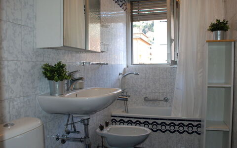 Shina App. 8: Badezimmer, Eigentum, Zimmer, Interior Design, Fliese, Gebäude, Haus, Die Architektur, Armatur, Wand