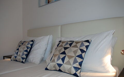 Shina App. 8: Möbel, Kissen, Zimmer, Schlafzimmer, Bedding, Kissen, Bett, Eigentum, Interior Design, Bettdecke