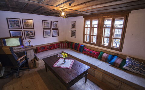 Karashka: Zimmer, Eigentum, Gebäude, Interior Design, Möbel, Haus, Decke, Grundeigentum, Wohnzimmer, Die Architektur