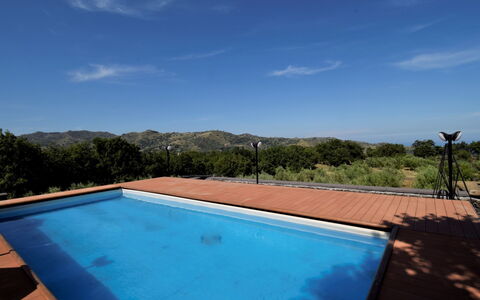 Serena: Schwimmbad, Eigentum, Himmel, Haus, Urlaub, Grundeigentum, Zuhause, Freizeit, Baum, Sommer