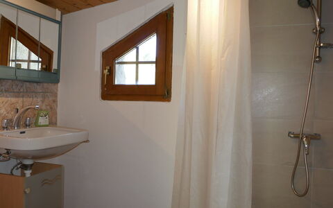 Baita Ficc: Badezimmer, Zimmer, Eigentum, Wand, Decke, Haus, Interior Design, Armatur, Bad Zubehör, Fliese
