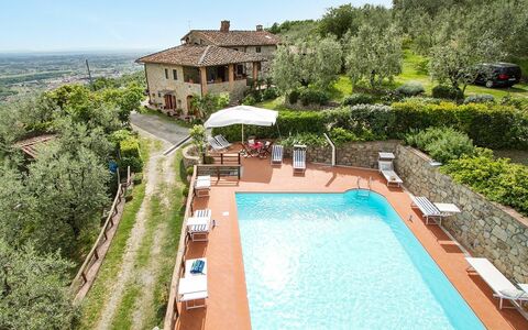 Podere Santa Lucia: Schwimmbad, Eigentum, Gebäude, Haus, Grundeigentum, Villa, Wohnung, Urlaub, Freizeit, Estate