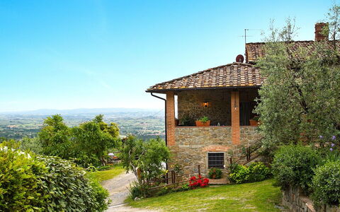 Podere Santa Lucia: Eigentum, Haus, Gebäude, Hütte, Zuhause, Grundeigentum, Himmel, Ländliches Gebiet, Bauernhaus, Baum