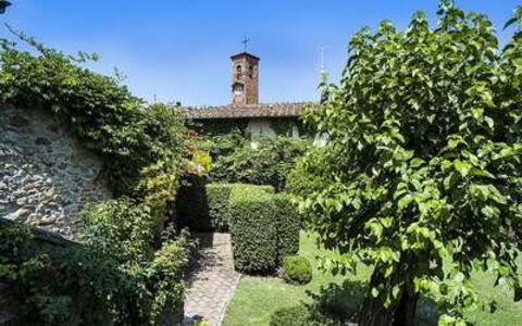 Villa Montalcinello In Siena, Private Pool: Himmel, Pflanze, Gebäude, Fenster, Vegetation, Natürliche Landschaft, Ländliches Gebiet, Grundeigentum, Ground, Strauch