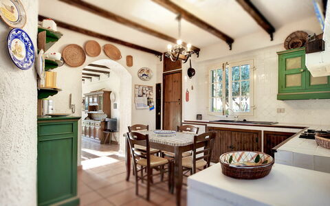 Villa Palma: Eigentum, Zimmer, Gebäude, Interior Design, Decke, Möbel, Zuhause, Haus, Grundeigentum, Estate