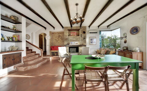 Villa Palma: Zimmer, Möbel, Decke, Eigentum, Interior Design, Gebäude, Esszimmer, Tabelle, Haus, Strahl
