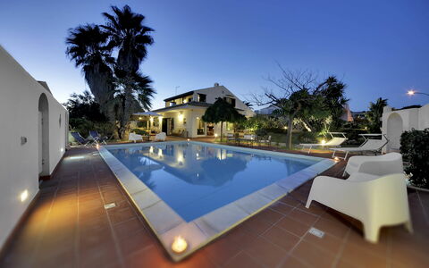 Villa Palma: Schwimmbad, Eigentum, Zuhause, Haus, Grundeigentum, Gebäude, Die Architektur, Estate, Wohngebiet, Resort