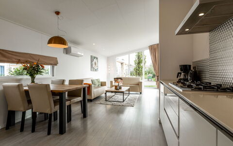 Green Resort Mooi Bemelen: Himmel, Wolke, Essen, Pflanze, Geschirr, Tabelle, Fenster, Berg, Obst, Holz