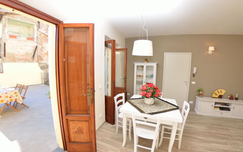 Musetta: Zimmer, Eigentum, Möbel, Gebäude, Interior Design, Haus, Fussboden, Tabelle, Grundeigentum, Esszimmer