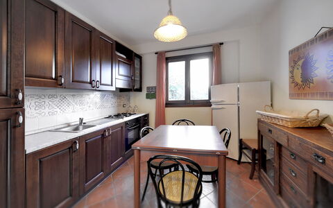Villa Dell'ulivo: Countertop, Zimmer, Eigentum, Möbel, Küche, Cabinetry, Gebäude, Interior Design, Fussboden, Grundeigentum