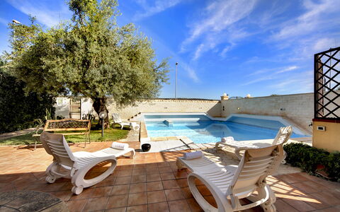 Villa Dell'ulivo: Eigentum, Schwimmbad, Haus, Grundeigentum, Gebäude, Urlaub, Zimmer, Wohngebiet, Zuhause, Himmel