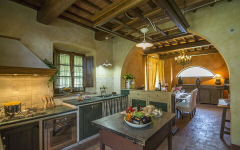 Villa Del Monte: Zimmer, Eigentum, Gebäude, Countertop, Interior Design, Möbel, Decke, Strahl, Küche, Haus