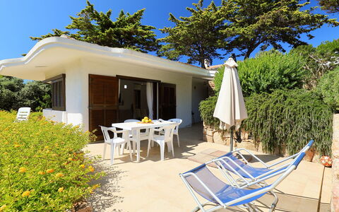 Canayli: Eigentum, Haus, Gebäude, Grundeigentum, Zuhause, Hütte, Villa, Urlaub, Terrasse, Baum
