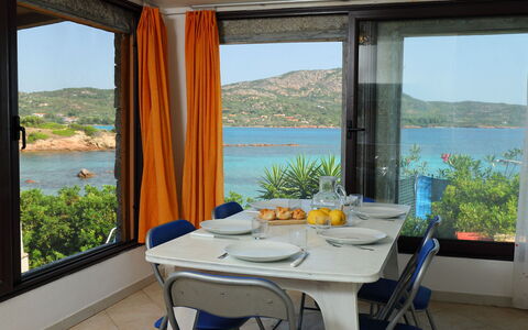 Tritone: Eigentum, Zimmer, Interior Design, Tabelle, Möbel, Grundeigentum, Gebäude, Haus, Urlaub, Ufer