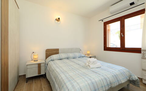 Panorama 2: Schlafzimmer, Bett, Zimmer, Möbel, Eigentum, Bettdecke, Fussboden, Bedding, Bettrahmen, Interior Design