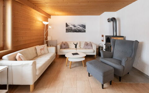 Chalet Reinhysi: Möbel, Interior Design, Flooring, Fussboden, Couch, Holz, Wohnzimmer, Zimmer, Decke, Beleuchtung