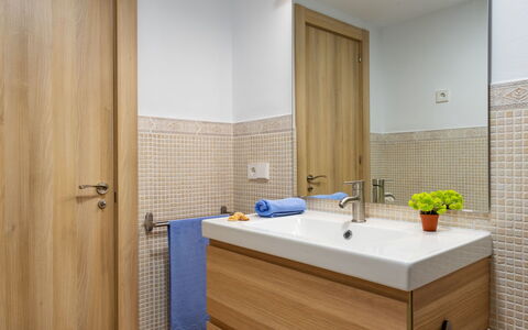 Carihuela Playa: Badezimmer, Zimmer, Eigentum, Interior Design, Zapfhahn, Die Architektur, Fliese, Gebäude, Haus, Grundeigentum
