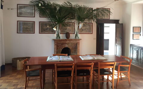 Villa Ghis - Sleeps 16: Zimmer, Möbel, Esszimmer, Tabelle, Küche & Esszimmer Tisch, Eigentum, Gebäude, Interior Design, Fussboden, Haus