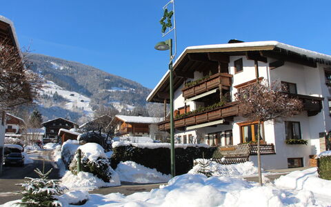 Aschau im Zillertal 485: Schnee, Winter, Eigentum, Berg, Bergdorf, Bergstation, \Stadt, Gebirge, Haus, Skiort