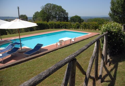 Podere San Giovanni: Pflanze, Himmel, Wasser, Schwimmbad, Gebäude, Azurblau, Baum, Schatten, Gartenmöbel, Rechteck