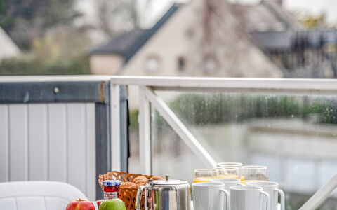 Carnac 181: Frühstück, Zimmer, Tabelle, Brunch, Mahlzeit, Möbel, Interior Design, Pflanze, Zuhause, Urlaub