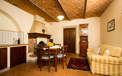 Appartamento Camelia: Zimmer, Eigentum, Gebäude, Decke, Möbel, Interior Design, Wohnzimmer, Fussboden, Haus, Holzboden