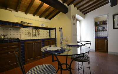 Appartamento Valentino: Zimmer, Eigentum, Gebäude, Möbel, Haus, Interior Design, Grundeigentum, Küche, Fussboden, Decke