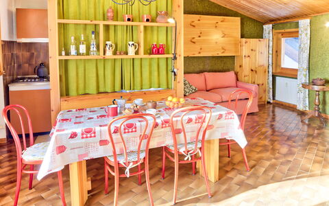 The Twins Apartment - Champoluc: Zimmer, Eigentum, Möbel, Interior Design, Esszimmer, Haus, Gebäude, Grundeigentum, Tabelle, Zuhause