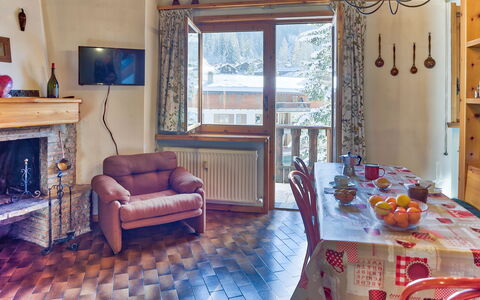 The Twins Apartment - Champoluc: Zimmer, Eigentum, Wohnzimmer, Möbel, Interior Design, Haus, Gebäude, Zuhause, Grundeigentum, Fussboden