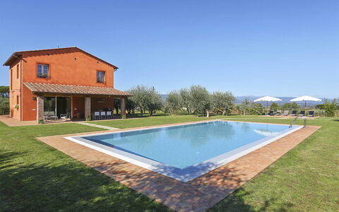 Il Grappolo: Eigentum, Schwimmbad, Haus, Zuhause, Grundeigentum, Gebäude, Estate, Wohngebiet, Gras, Villa