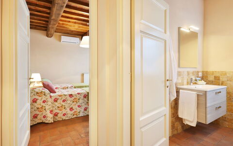 Il Grappolo: Zimmer, Möbel, Eigentum, Bett, Gebäude, Interior Design, Fussboden, Schlafzimmer, Haus, Wand