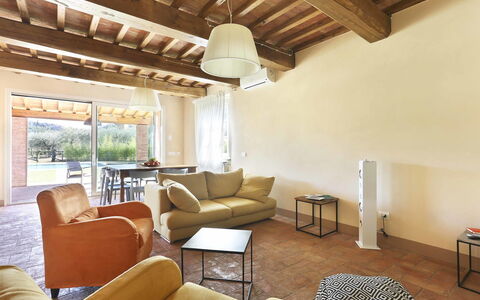Il Grappolo: Zimmer, Eigentum, Decke, Interior Design, Wohnzimmer, Gebäude, Möbel, Haus, Grundeigentum, Tabelle