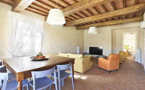 Il Grappolo: Zimmer, Eigentum, Gebäude, Möbel, Interior Design, Fussboden, Haus, Tabelle, Grundeigentum, Decke