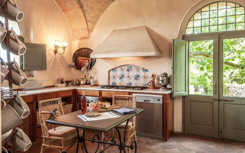 Fontanelle 16: Zimmer, Eigentum, Interior Design, Möbel, Gebäude, Decke, Fussboden, Küche, Countertop, Zuhause