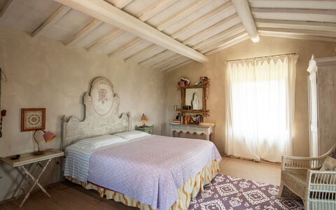 Fontanelle 16: Schlafzimmer, Bett, Zimmer, Möbel, Eigentum, Decke, Bettdecke, Interior Design, Bettrahmen, Bedding