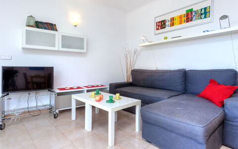 Cap Ras: Zimmer, Möbel, Eigentum, Wohnzimmer, Interior Design, Gebäude, Haus, Tabelle, Couch, Grundeigentum