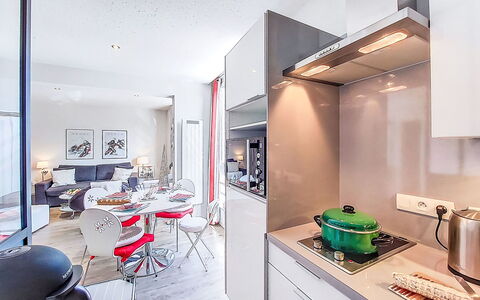 Antares: Interior Design, Küche, Möbel, Flooring, Fussboden, Decke, Wohnung, Major Appliance, Küchengerät, Countertop