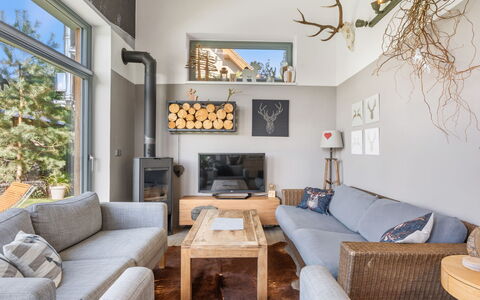 Řeporyje: Möbel, Interior Design, Holz, Decke, Couch, Wohnzimmer, Flooring, Zuhause, Beleuchtung, Zimmer