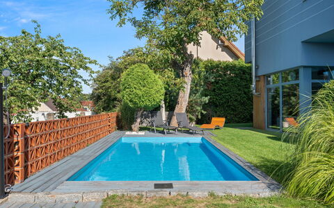 Řeporyje: Schwimmbad, Blau, Verbundwerkstoff, Resort, Freizeit, Eco Hotel, Garten, Schatten, Hinterhof, Landscaping
