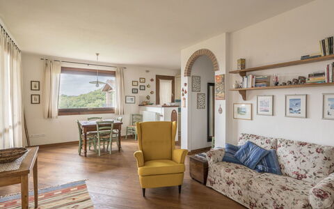 Villa la Vena: Eigentum, Zimmer, Möbel, Interior Design, Gebäude, Fussboden, Wohnzimmer, Gelb, Haus, Grundeigentum