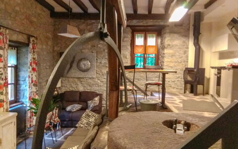 Uxaneko-Errota: Eigentum, Zimmer, Gebäude, Interior Design, Haus, Zuhause, Wohnzimmer, Decke, Grundeigentum, Estate