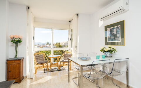 Montanar Luz: Tabelle, Möbel, Eigentum, Pflanze, Zimmerpflanze, Blumentopf, Blume, Stuhl, Die Architektur, Interior Design